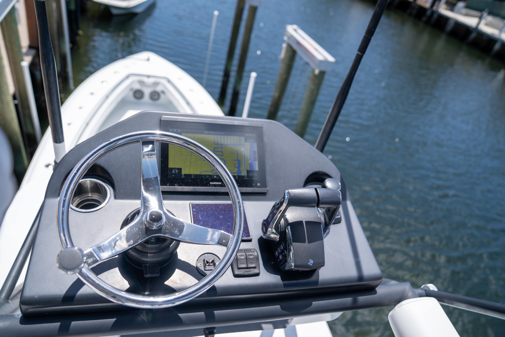 Yacht Photo 27